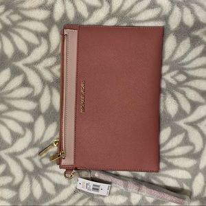 Micheal Kors Clutch